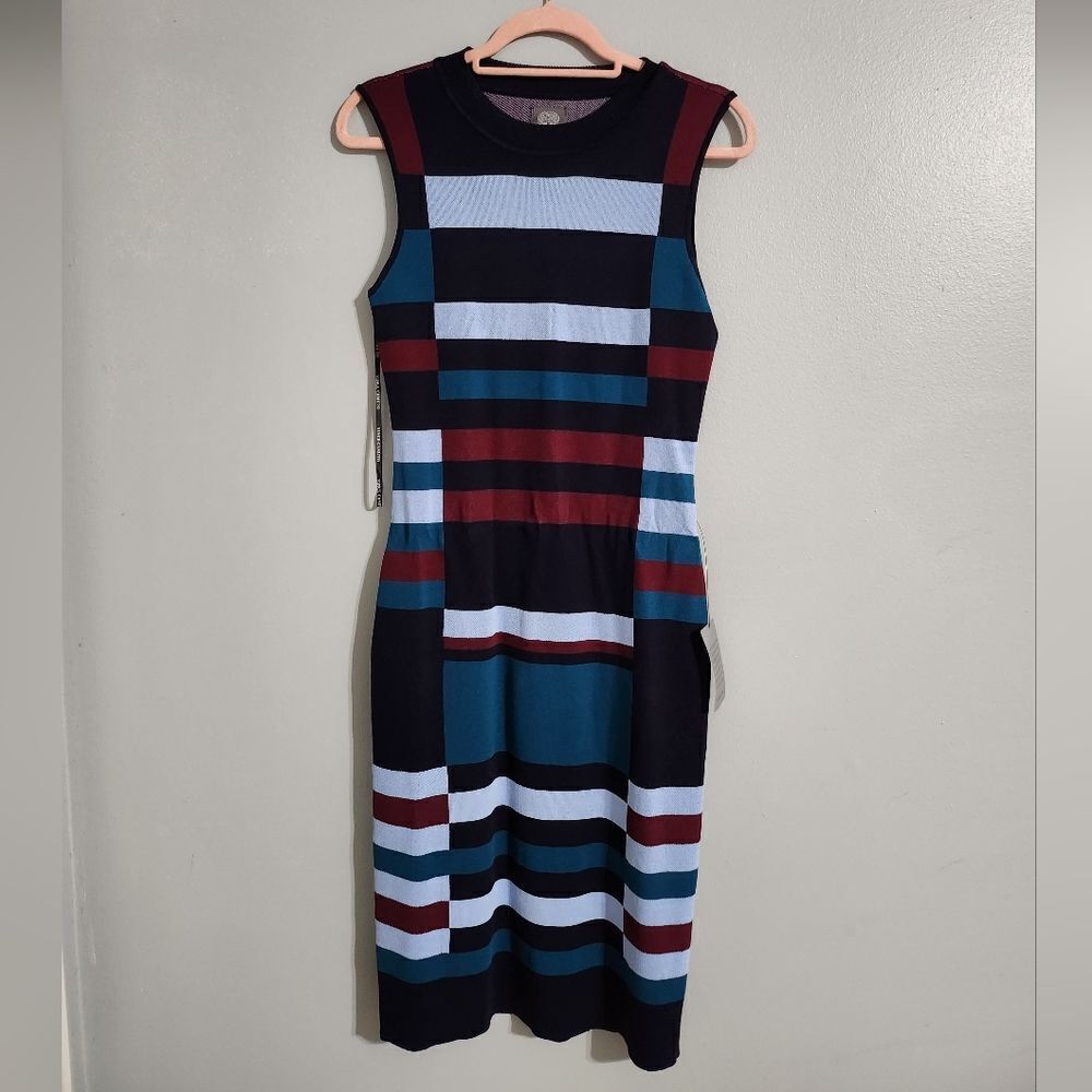 NWT VInce Camuto Fitted Sleeveless Dress